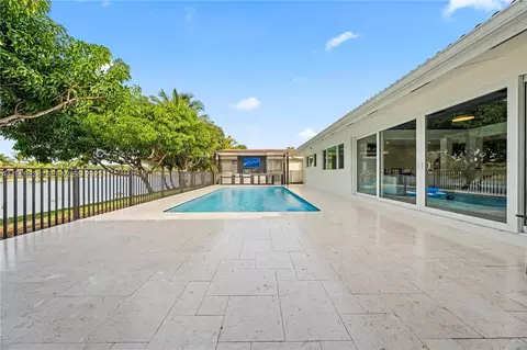 Exterior - 8451 Dundee Ter, Miami Lakes, FL 33016 photo 4 of 12