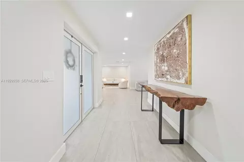 Entry Way - 8451 Dundee Ter, Miami Lakes, FL 33016 photo 1 of 3