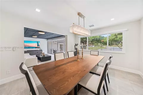 Dining - 8451 Dundee Ter, Miami Lakes, FL 33016 photo 1 of 3