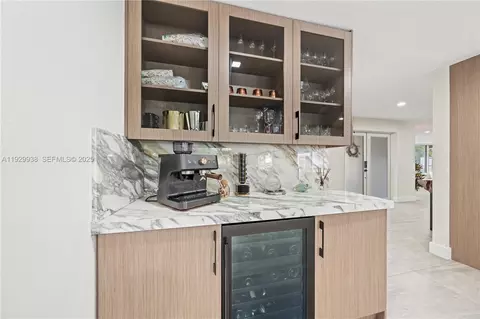 Kitchen - 8451 Dundee Ter, Miami Lakes, FL 33016 photo 4 of 5