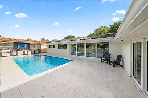 Exterior - 8451 Dundee Ter, Miami Lakes, FL 33016 photo 11 of 12