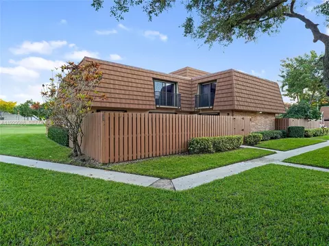 2565 Garden Ct, Hollywood, FL 33026