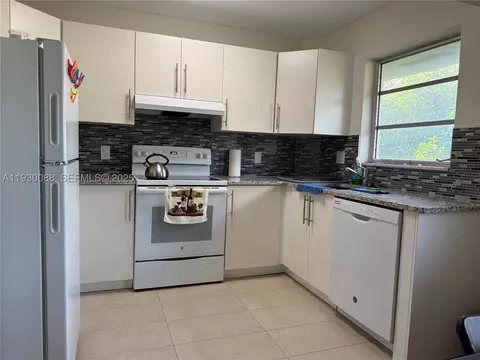 900 Tallwood Ave #306, Hollywood, FL 33021