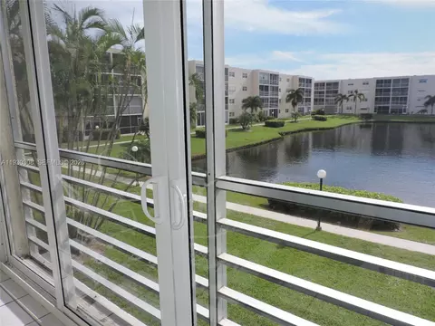324 SE 10th St #207, Dania Beach, FL 33004