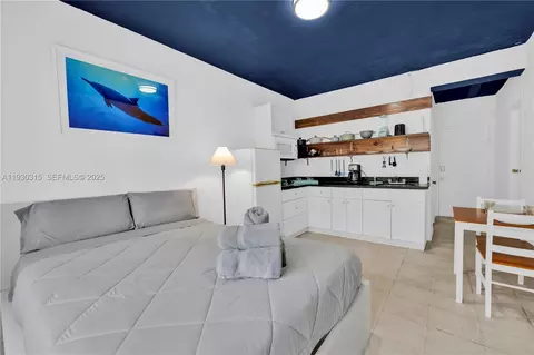 255 W 24th St #302, Miami Beach, FL 33140