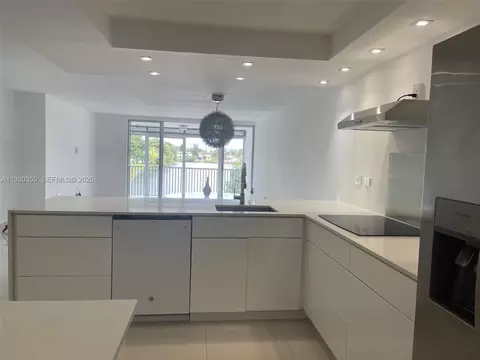 1670 NE 191st St #213-3, Miami, FL 33179