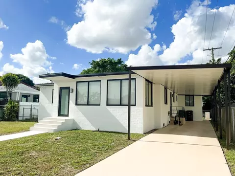 Exterior - 4990 E Palm Ct, Hialeah, FL 33013 photo 2 of 5