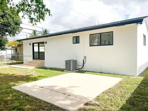 Exterior - 4990 E Palm Ct, Hialeah, FL 33013 photo 3 of 5