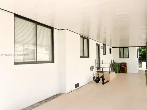 Exterior - 4990 E Palm Ct, Hialeah, FL 33013 photo 4 of 5