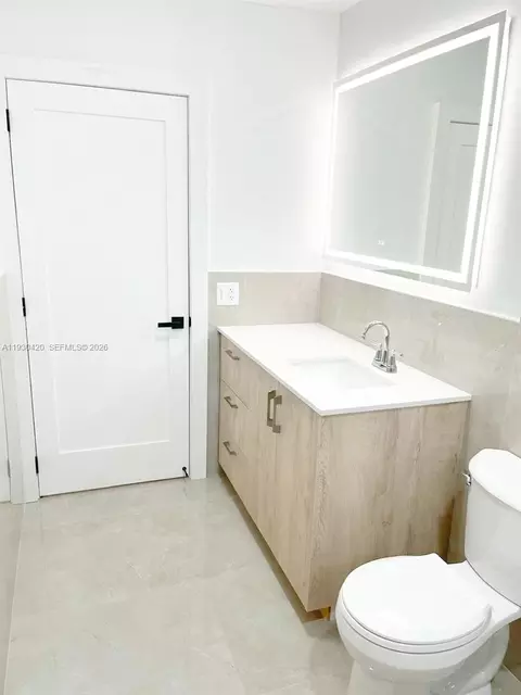 Bath - 4990 E Palm Ct, Hialeah, FL 33013 photo 2 of 3