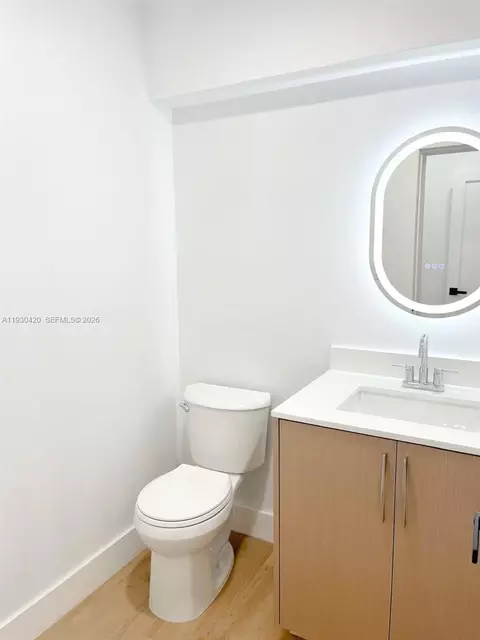 Bath - 4990 E Palm Ct, Hialeah, FL 33013 photo 1 of 3