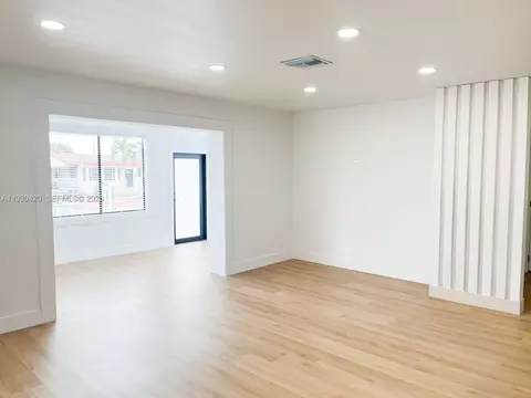 Living - 4990 E Palm Ct, Hialeah, FL 33013 photo 3 of 5