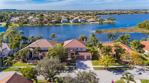 1008 NW 180th Ave, Pembroke Pines, FL 33029