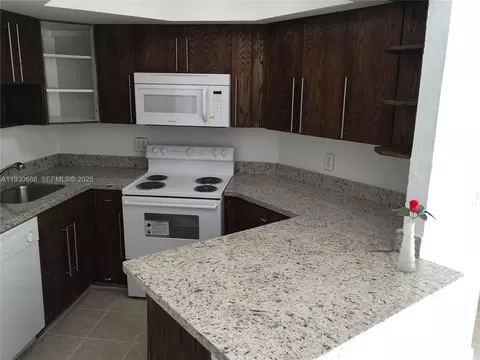 8255 Lake Dr #206, Doral, FL 33166