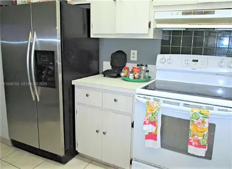2451 NW 41st Ave #302, Lauderhill, FL 33313