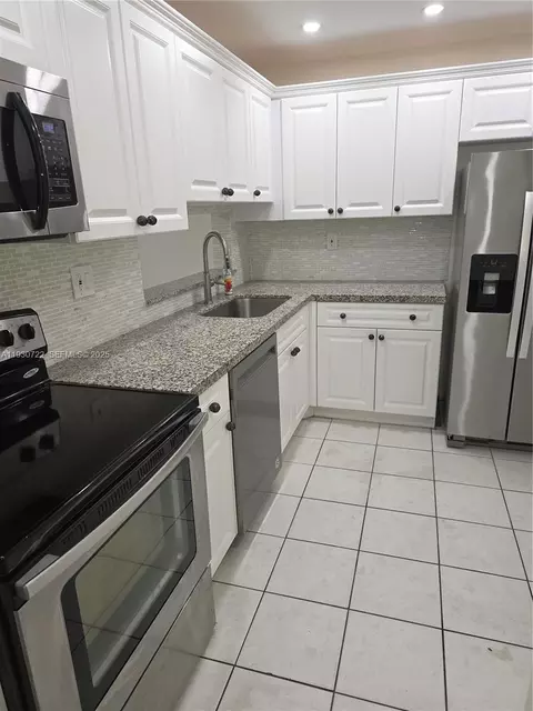8075 SW 107 Ave #210, Miami, FL 33173