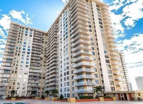 231 174th St #LO-5, Sunny Isles Beach, FL 33160