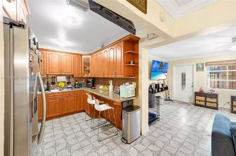 Other - 618 W 32nd St, Hialeah, FL 33012 photo 4 of 13