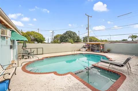 Exterior - 618 W 32nd St, Hialeah, FL 33012 photo 5 of 7