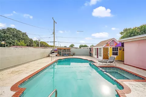 Exterior - 618 W 32nd St, Hialeah, FL 33012 photo 4 of 7
