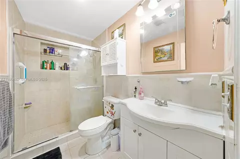 Bath - 618 W 32nd St, Hialeah, FL 33012 photo 1 of 5