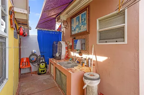 Exterior - 618 W 32nd St, Hialeah, FL 33012 photo 7 of 7