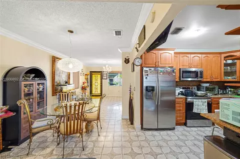 Other - 618 W 32nd St, Hialeah, FL 33012 photo 3 of 13