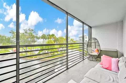 3900 N Hills Dr #303, Hollywood, FL 33021