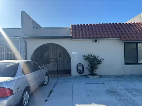 1620 W 57th Ter, Hialeah, FL 33012 photo 2