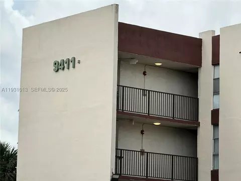 9411 SW 4th St #111, Miami, FL 33174