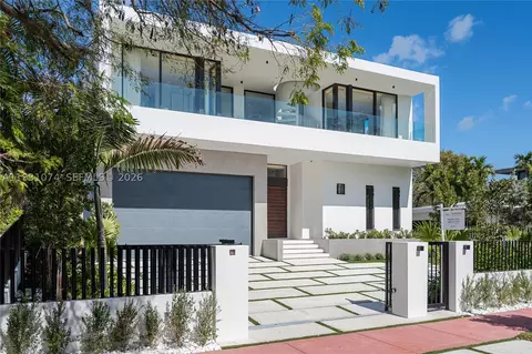 1045 W 47th Ct, Miami Beach, FL 33140