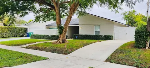 16323 SW 108th Ct, Miami, FL 33157