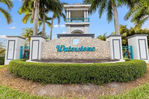 2242 NE 41st Ave, Homestead, FL 33033