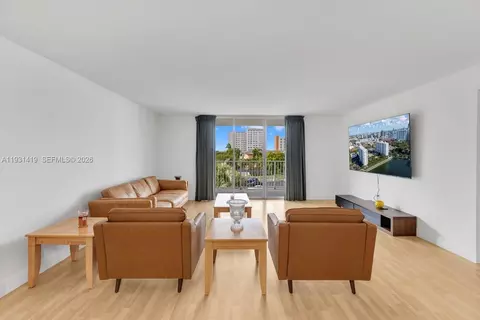2801 NE 183 St #301W, Aventura, FL 33160