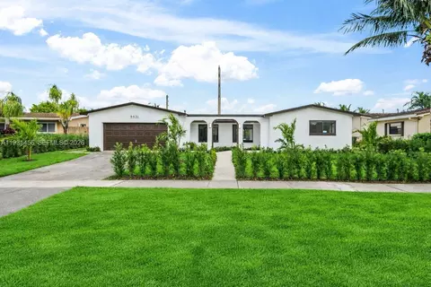 8631 NW 24th Ct, Pembroke Pines, FL 33024