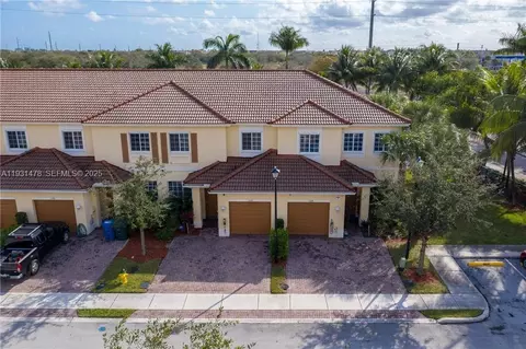 3184 NW 32nd St, Oakland Park, FL 33309