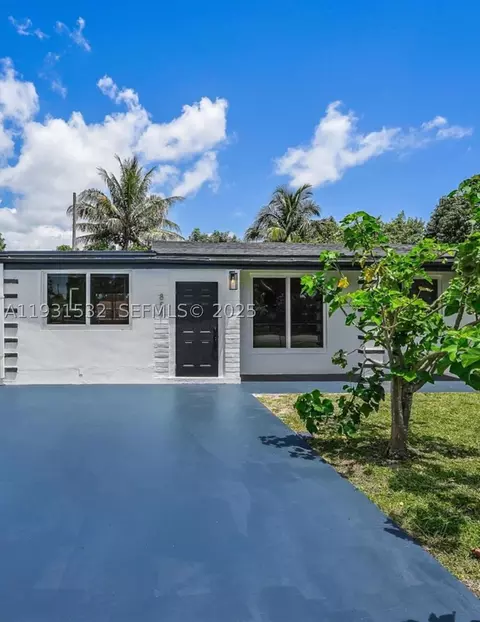 851 NW 146th St, Miami, FL 33168