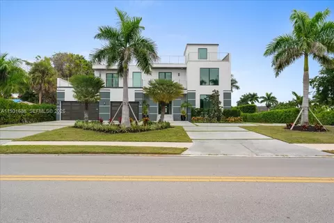 3800 Crayton Rd, Naples, FL 34103