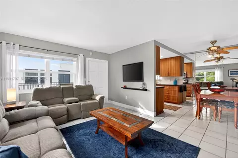 415 NE 2nd St #224, Hallandale Beach, FL 33009