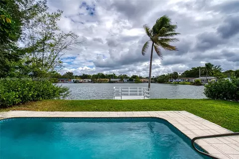 251 SW 9th Ave, Hallandale Beach, FL 33009