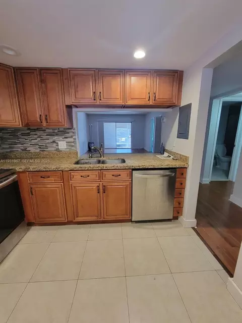 4321 NW 9th Ave #102, Pompano Beach, FL 33064
