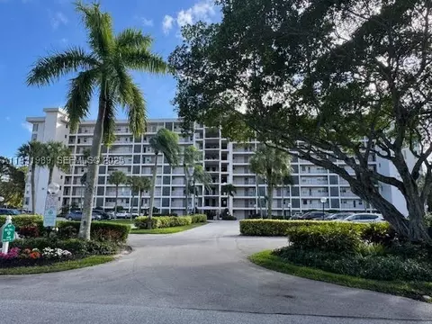 3100 N Palm Aire Dr #102, Pompano Beach, FL 33069