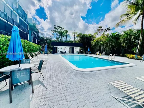 1021 Mockingbird Ln #215, Plantation, FL 33324