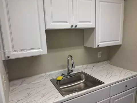 2750 Pierce St #3, Hollywood, FL 33020