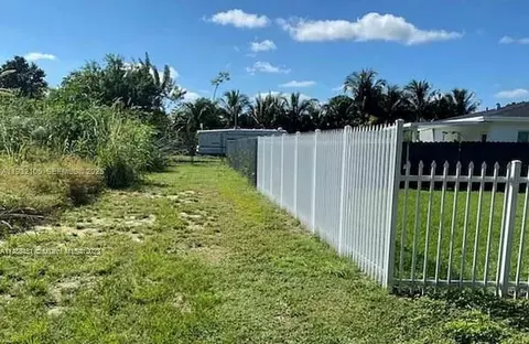 Nnnn Bailes, Miami, FL 33170
