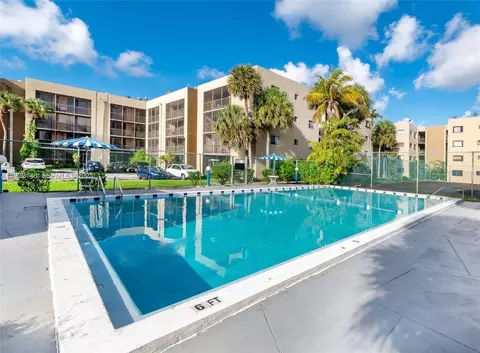 8625 NW 8th St #401, Miami, FL 33126