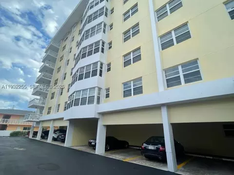 2500 NE 48th Ln #301, Fort Lauderdale, FL 33308