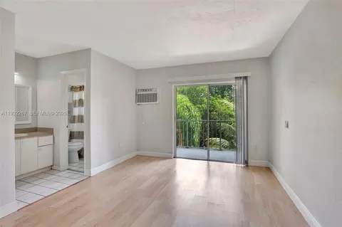 1860 Venice Park Dr #204, North Miami, FL 33181