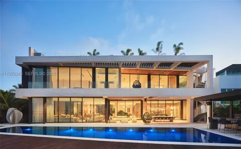 1413 N Venetian Way, Miami Beach, FL 33139