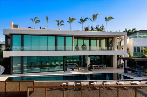 1413 N Venetian Way, Miami Beach, FL 33139